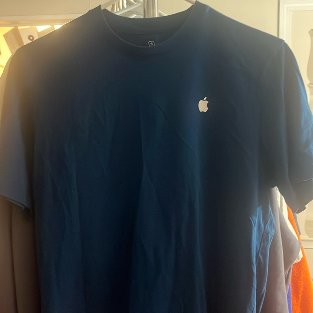 Apple tee